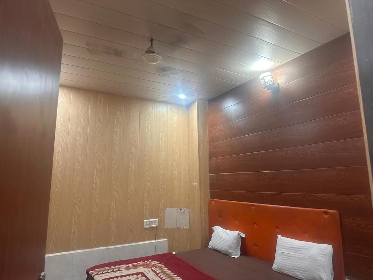 Yamnotri Dham Hotel Vrindavan Ngoại thất bức ảnh