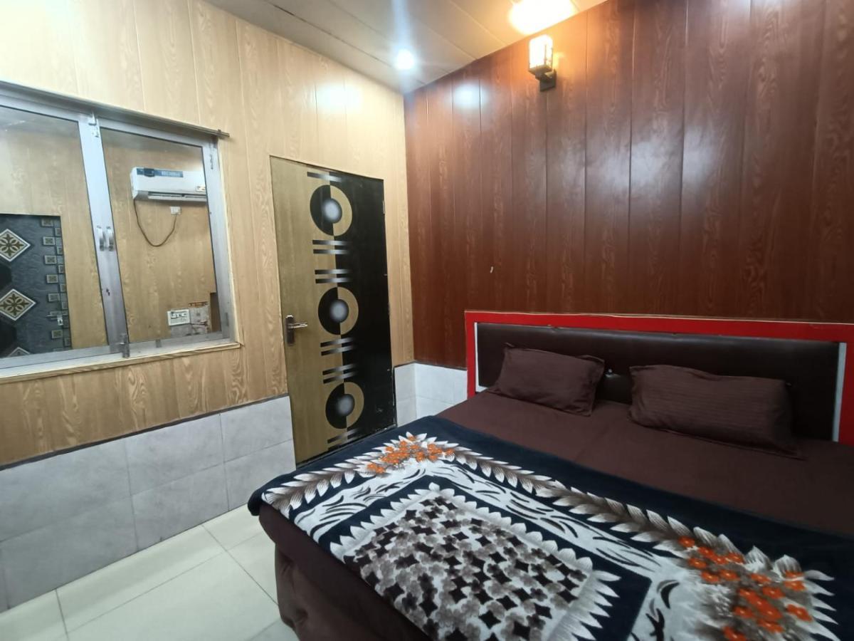 Yamnotri Dham Hotel Vrindavan Ngoại thất bức ảnh