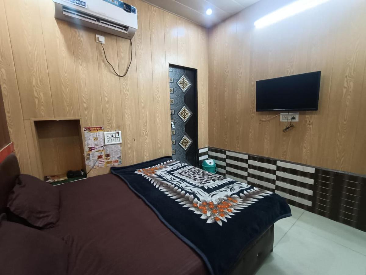 Yamnotri Dham Hotel Vrindavan Ngoại thất bức ảnh