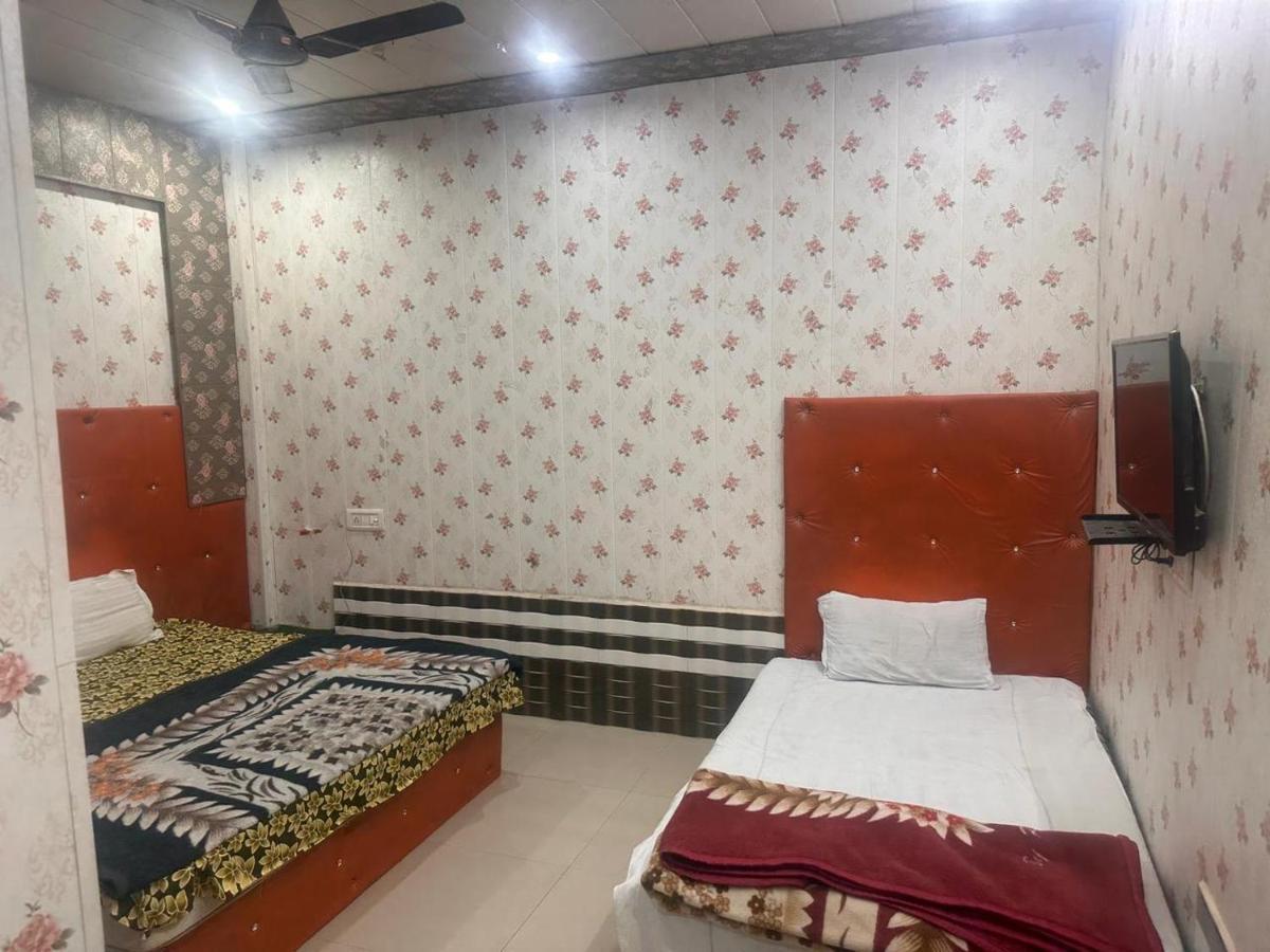Yamnotri Dham Hotel Vrindavan Ngoại thất bức ảnh