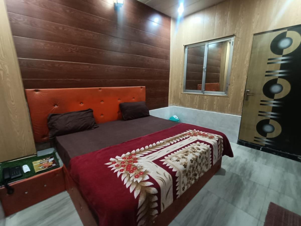 Yamnotri Dham Hotel Vrindavan Ngoại thất bức ảnh