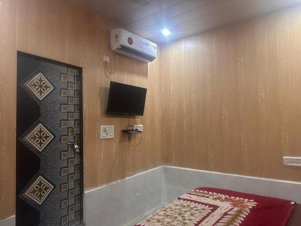 Yamnotri Dham Hotel Vrindavan Ngoại thất bức ảnh