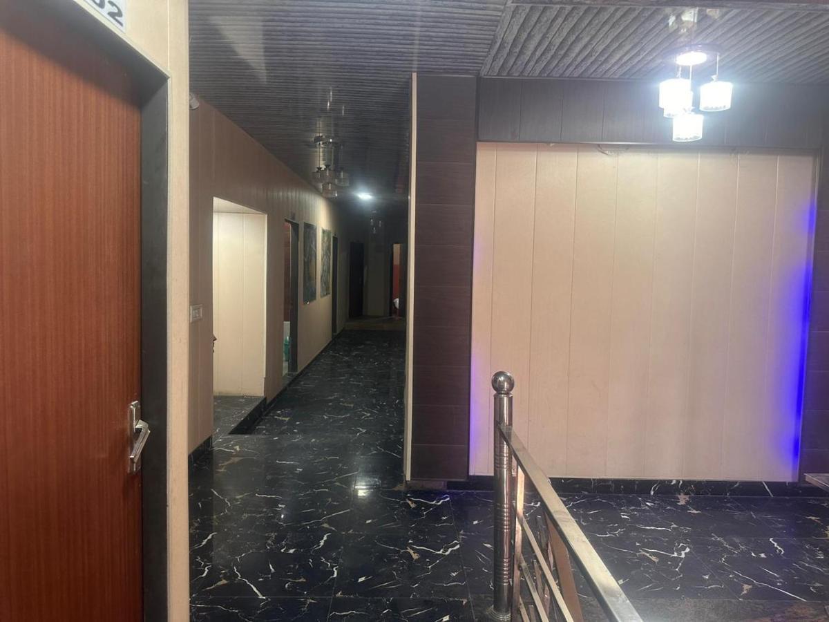 Yamnotri Dham Hotel Vrindavan Ngoại thất bức ảnh
