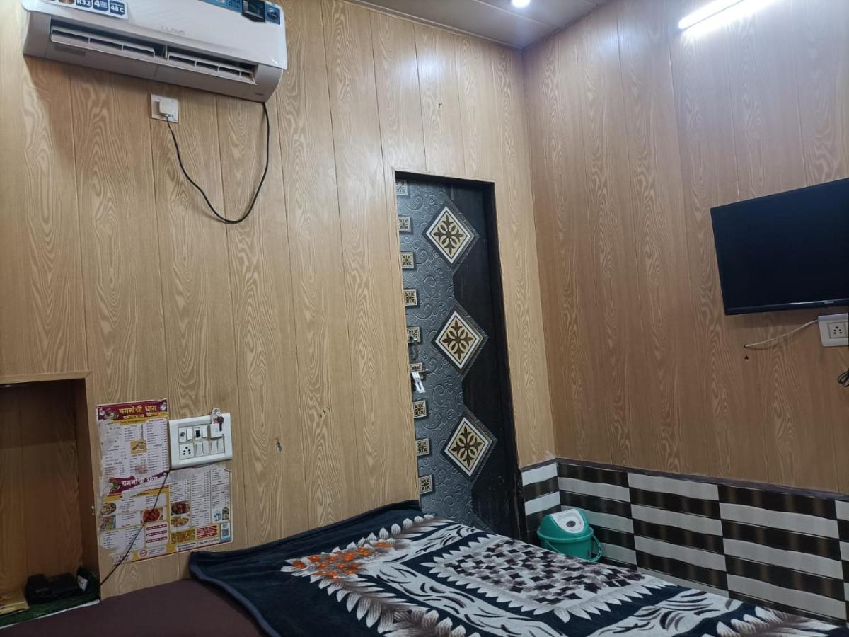 Yamnotri Dham Hotel Vrindavan Ngoại thất bức ảnh