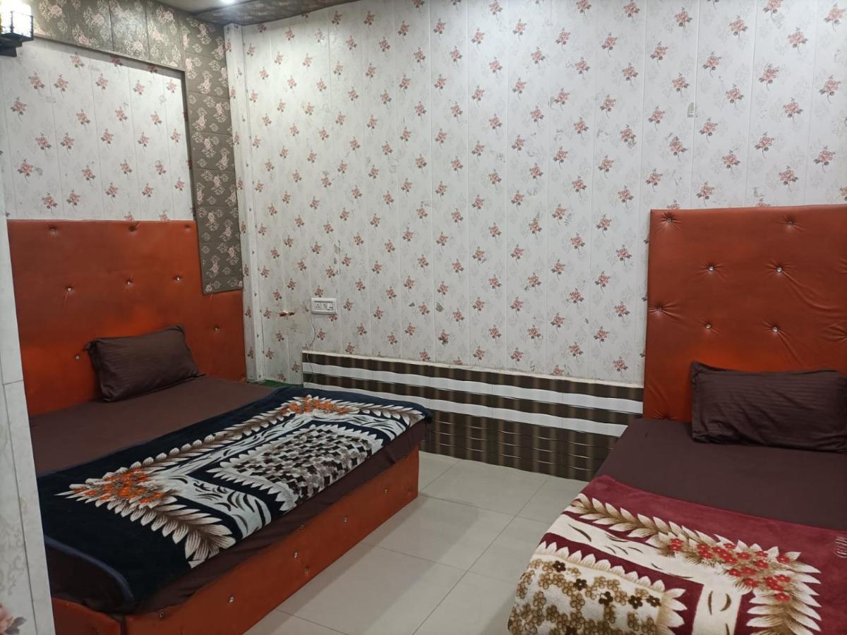 Yamnotri Dham Hotel Vrindavan Ngoại thất bức ảnh