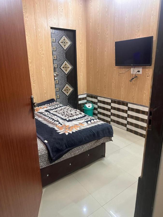 Yamnotri Dham Hotel Vrindavan Ngoại thất bức ảnh