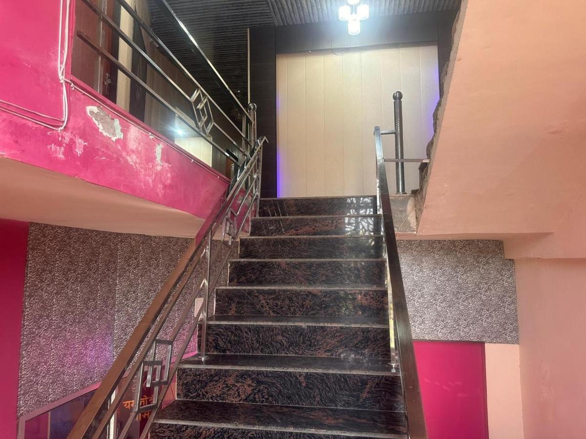 Yamnotri Dham Hotel Vrindavan Ngoại thất bức ảnh