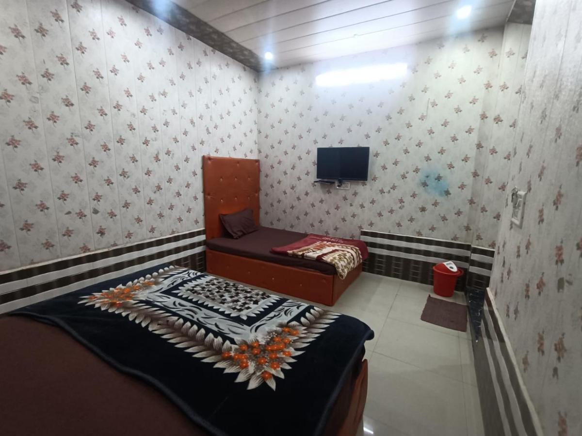 Yamnotri Dham Hotel Vrindavan Ngoại thất bức ảnh