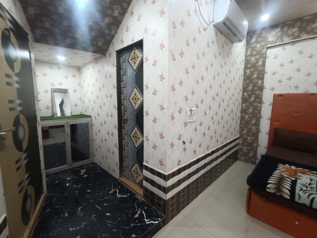 Yamnotri Dham Hotel Vrindavan Ngoại thất bức ảnh