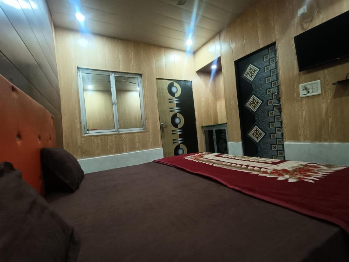 Yamnotri Dham Hotel Vrindavan Ngoại thất bức ảnh