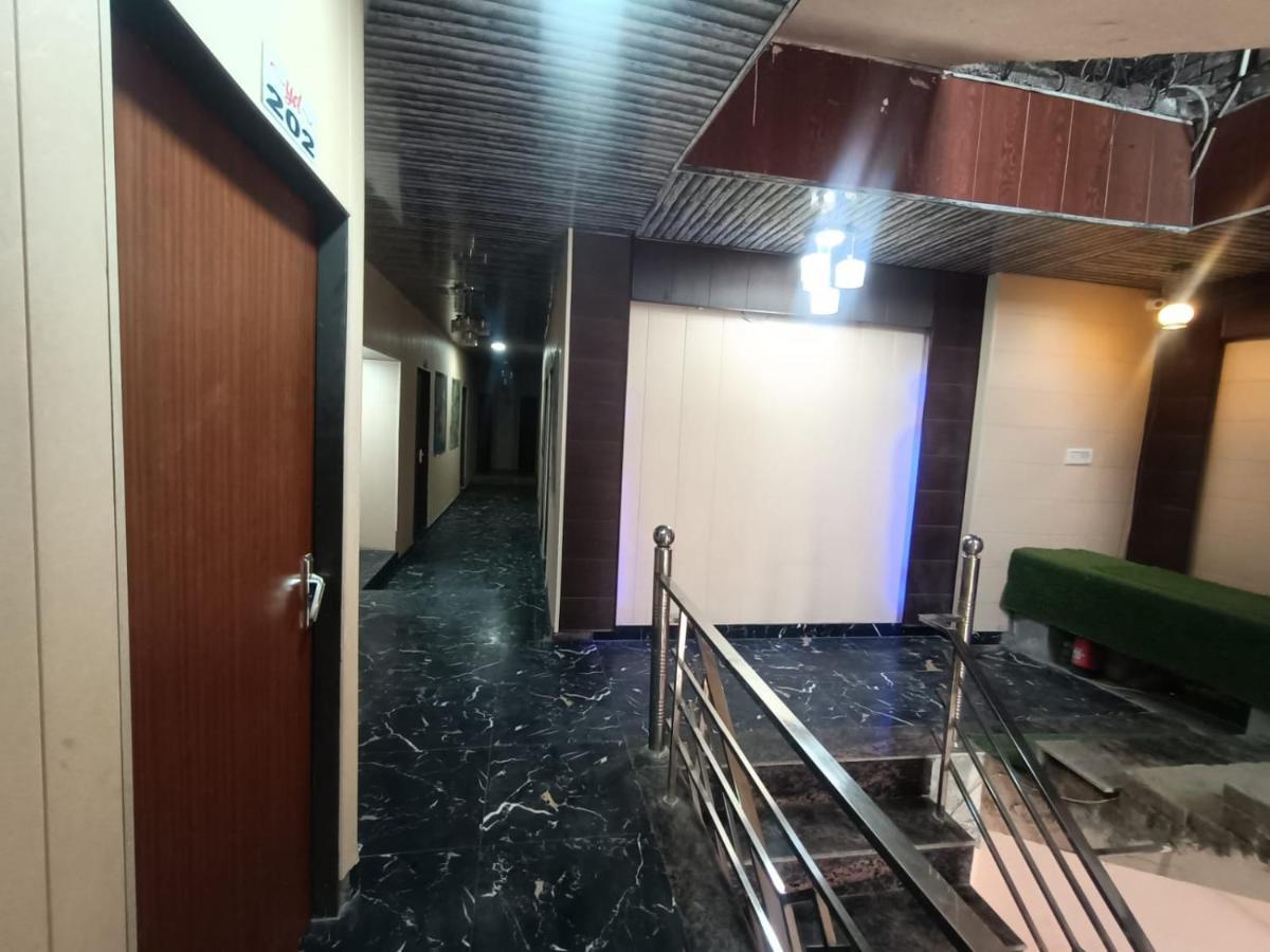 Yamnotri Dham Hotel Vrindavan Ngoại thất bức ảnh