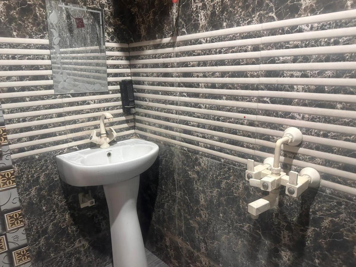 Yamnotri Dham Hotel Vrindavan Ngoại thất bức ảnh