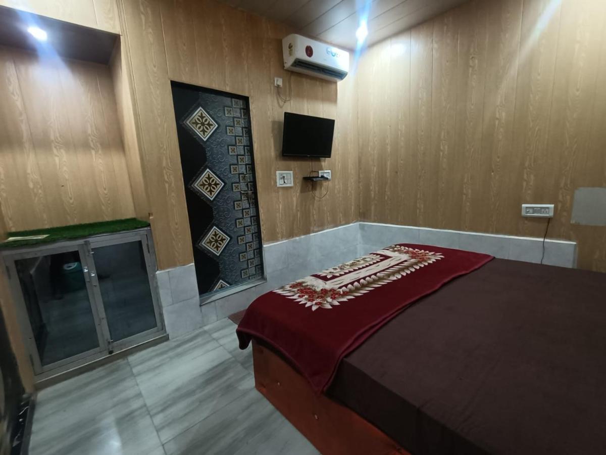 Yamnotri Dham Hotel Vrindavan Ngoại thất bức ảnh