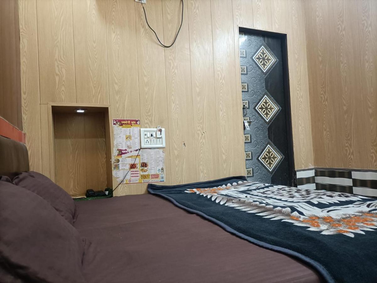 Yamnotri Dham Hotel Vrindavan Ngoại thất bức ảnh
