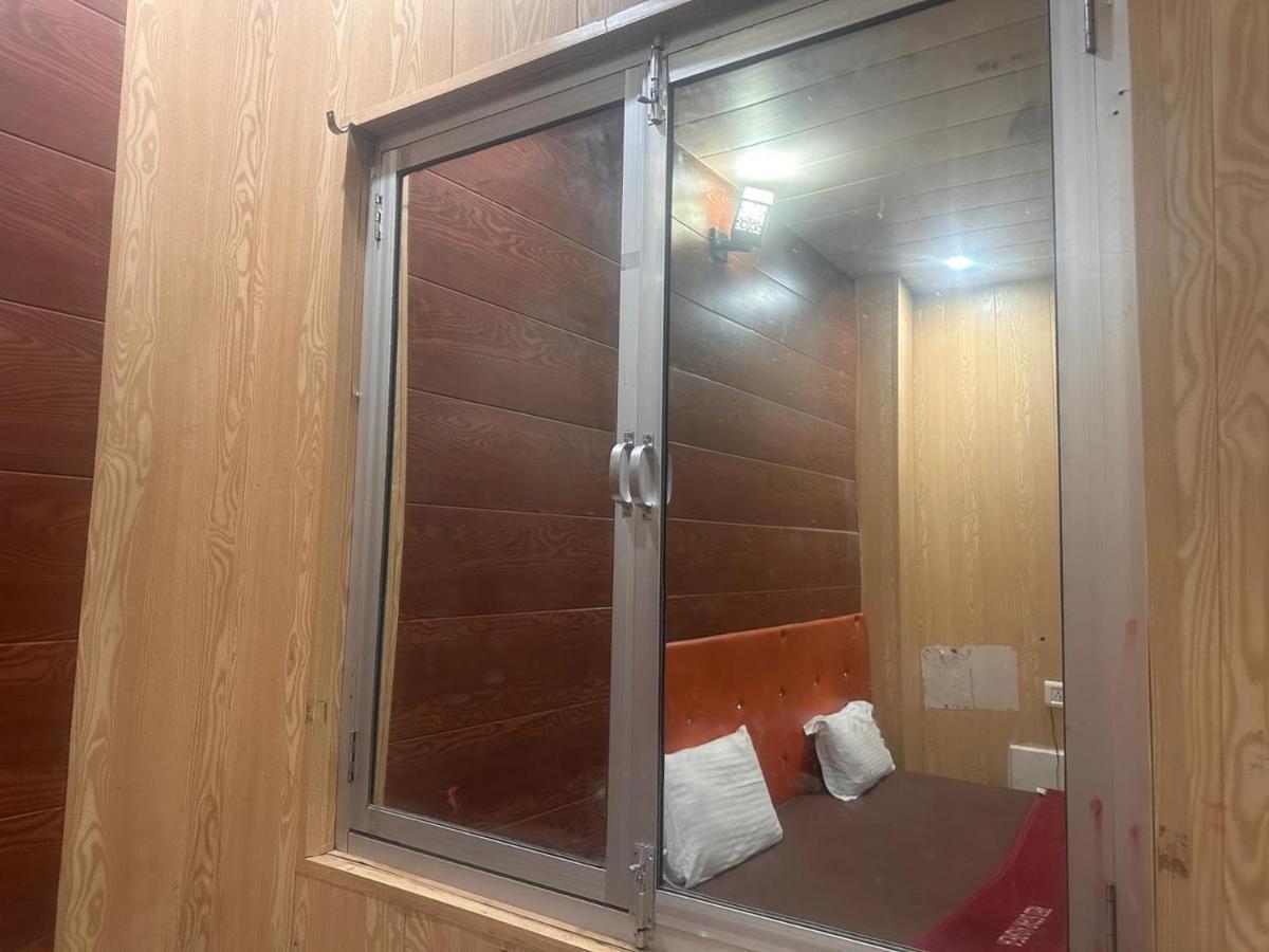 Yamnotri Dham Hotel Vrindavan Ngoại thất bức ảnh