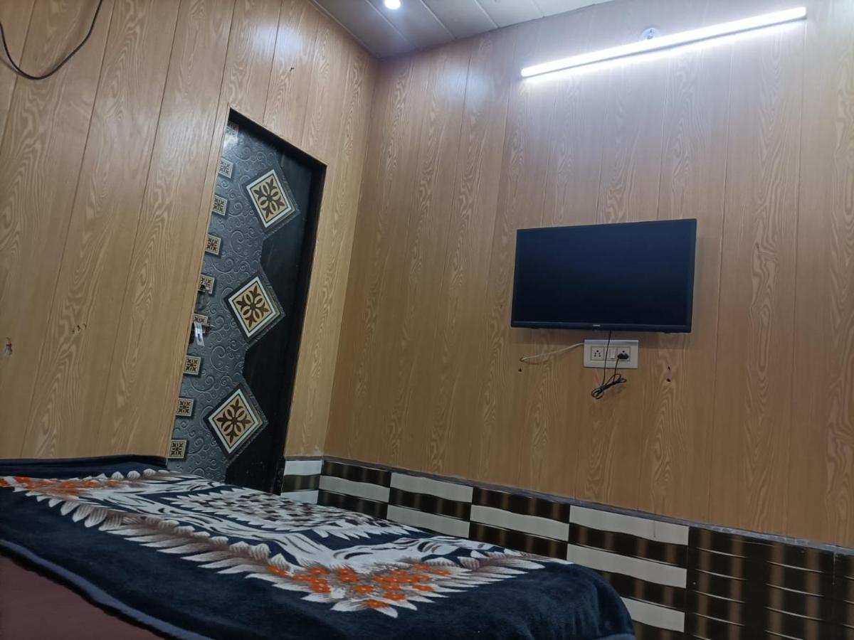Yamnotri Dham Hotel Vrindavan Ngoại thất bức ảnh
