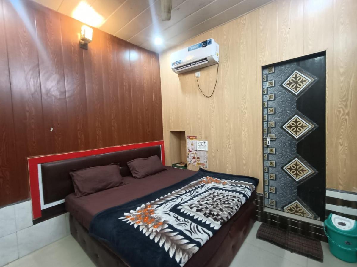 Yamnotri Dham Hotel Vrindavan Ngoại thất bức ảnh
