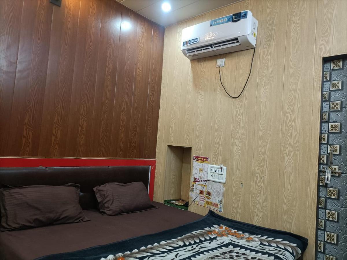 Yamnotri Dham Hotel Vrindavan Ngoại thất bức ảnh