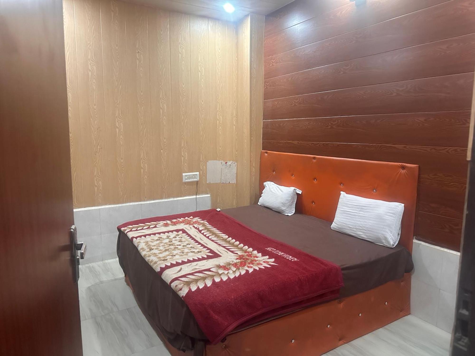 Yamnotri Dham Hotel Vrindavan Ngoại thất bức ảnh